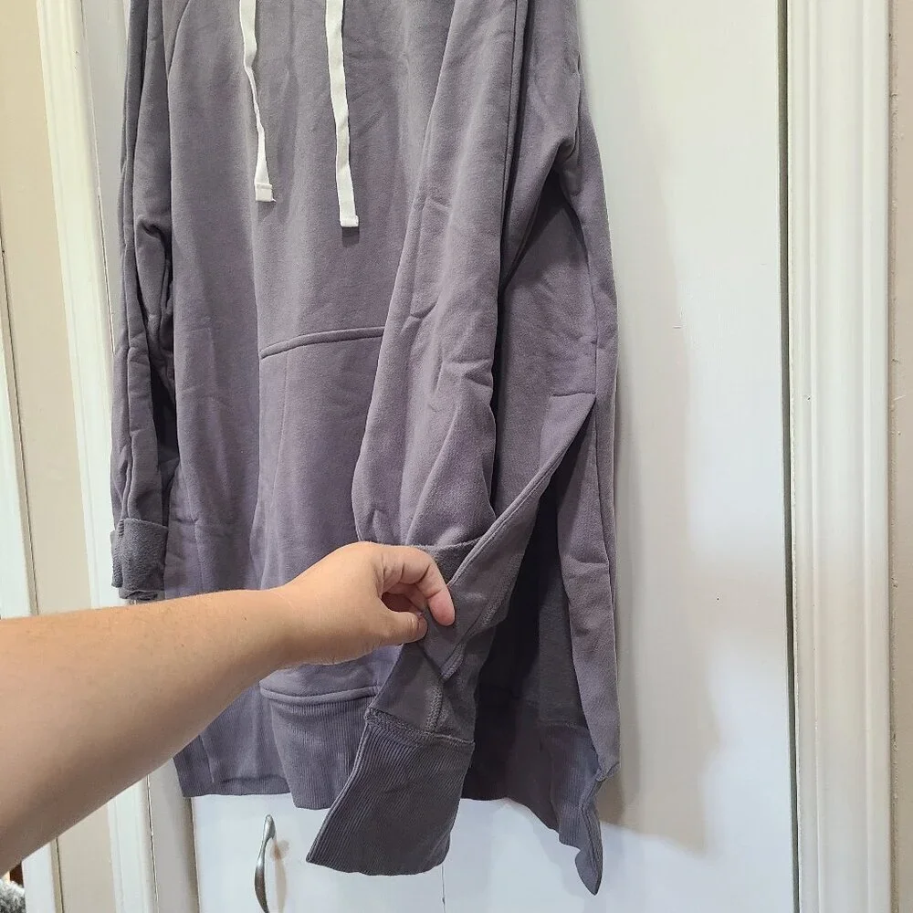 💰Make an offer, bundle and save💰 NWOT Oversized hoodie front pouch - Picture 3 of 5